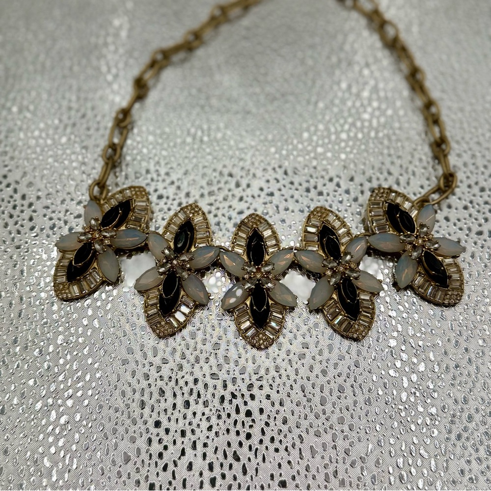 Elegant Black and Gold Necklace
